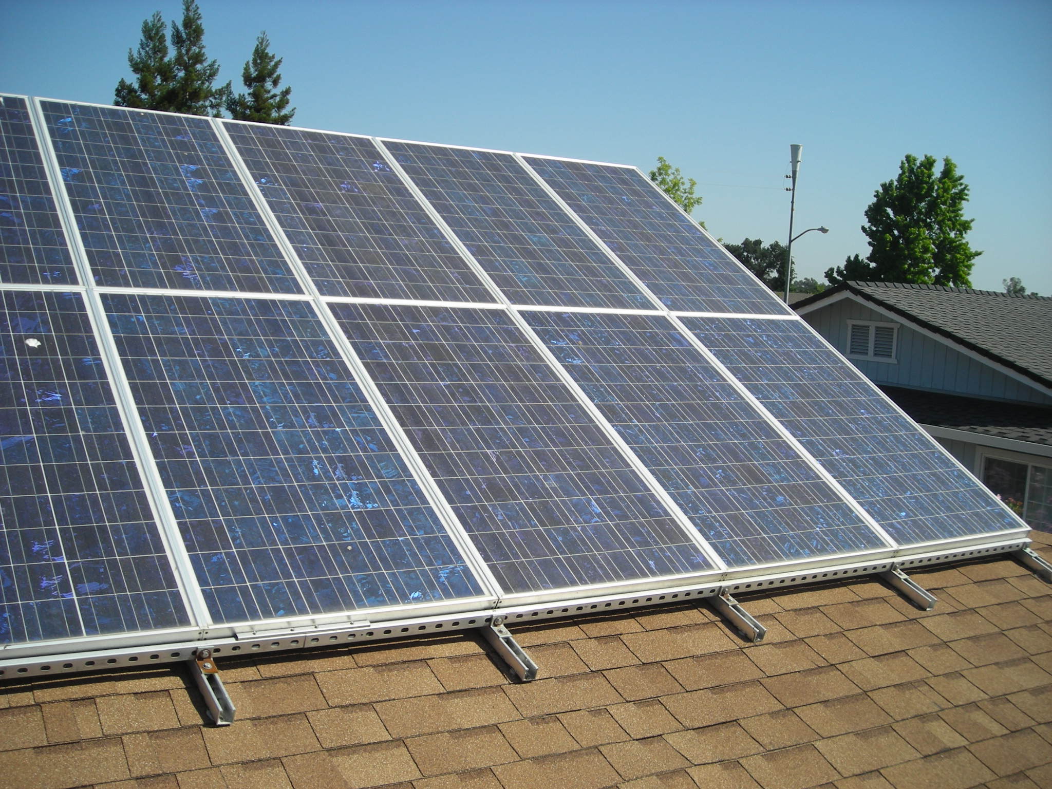 roof mounted solar pannel array